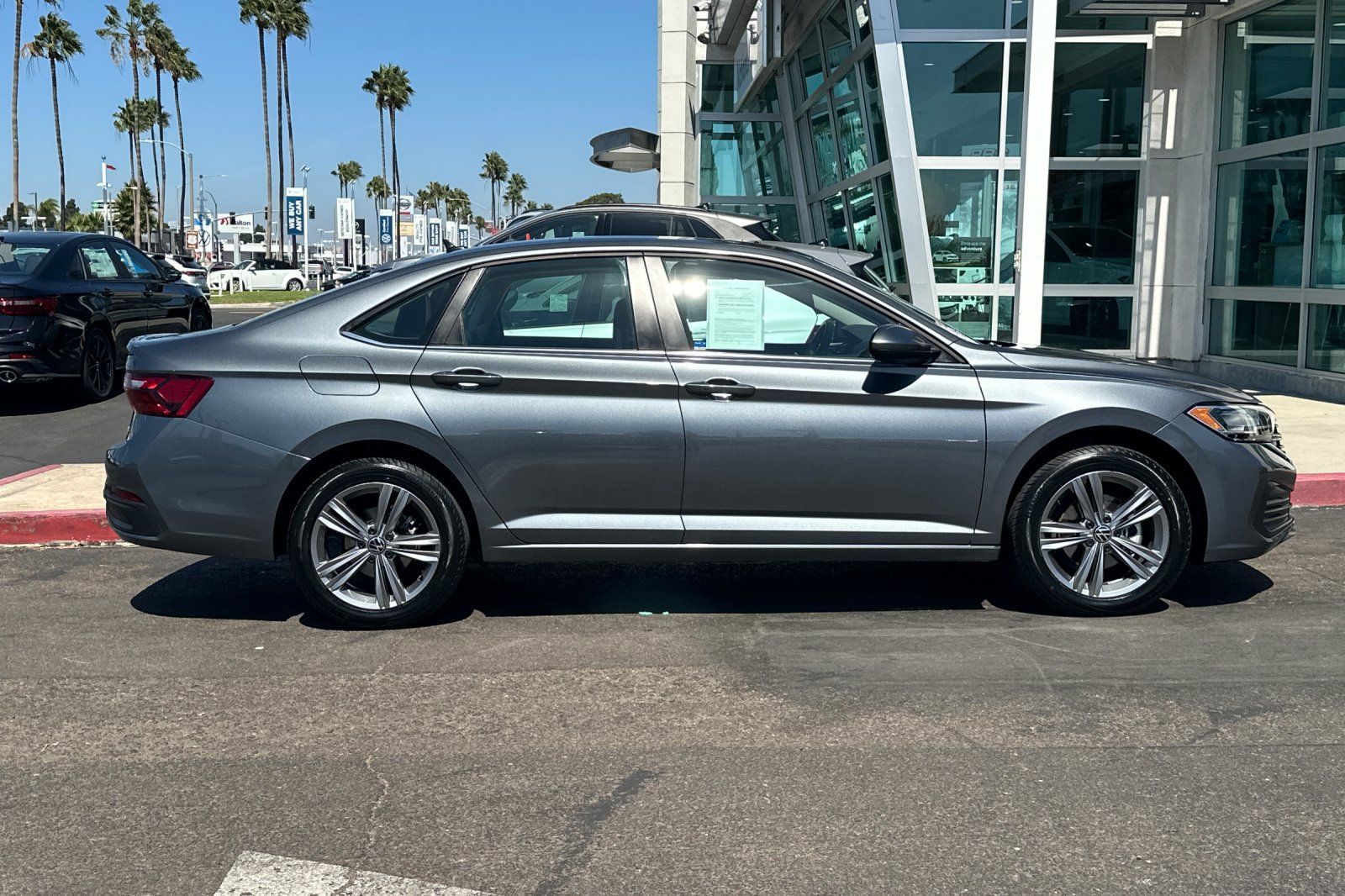 Used 2024 Volkswagen Jetta SE w/ Panoramic Sunroof Package FWD image 3