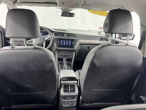 Used 2024 Volkswagen Tiguan SE AWD/4WD image 18