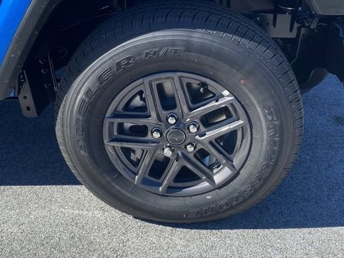 New 2025 Jeep Gladiator Sport image 11