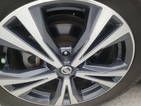 Used 2018 Nissan Rogue SL FWD image 31