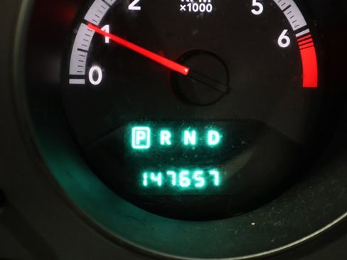 Used 2010 Dodge Avenger R/T image 2