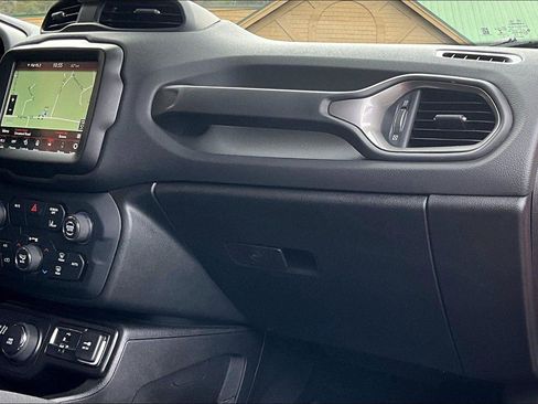 Certified 2023 Jeep Renegade Latitude w/ Premium Group image 18