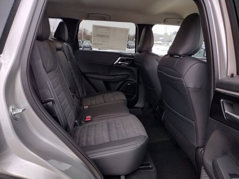 New 2026 Mitsubishi Outlander SE image 10