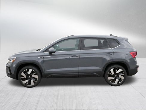 Used 2024 Volkswagen Taos SEL AWD/4WD image 4