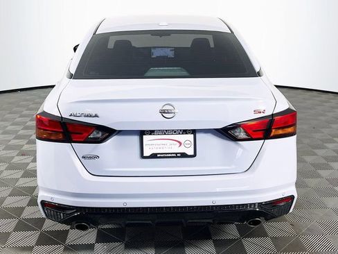 Used 2024 Nissan Altima 2.5 SR w/ SR Premium Package FWD image 7
