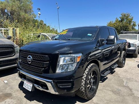 Used 2021 Nissan Titan SV w/ SV Convenience Package RWD image 6