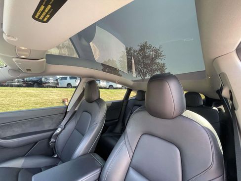 Used 2022 Tesla Model Y Long Range AWD/4WD image 17