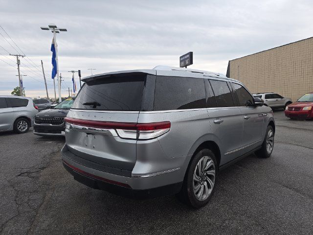 Used 2023 Lincoln Navigator Reserve AWD/4WD image 4