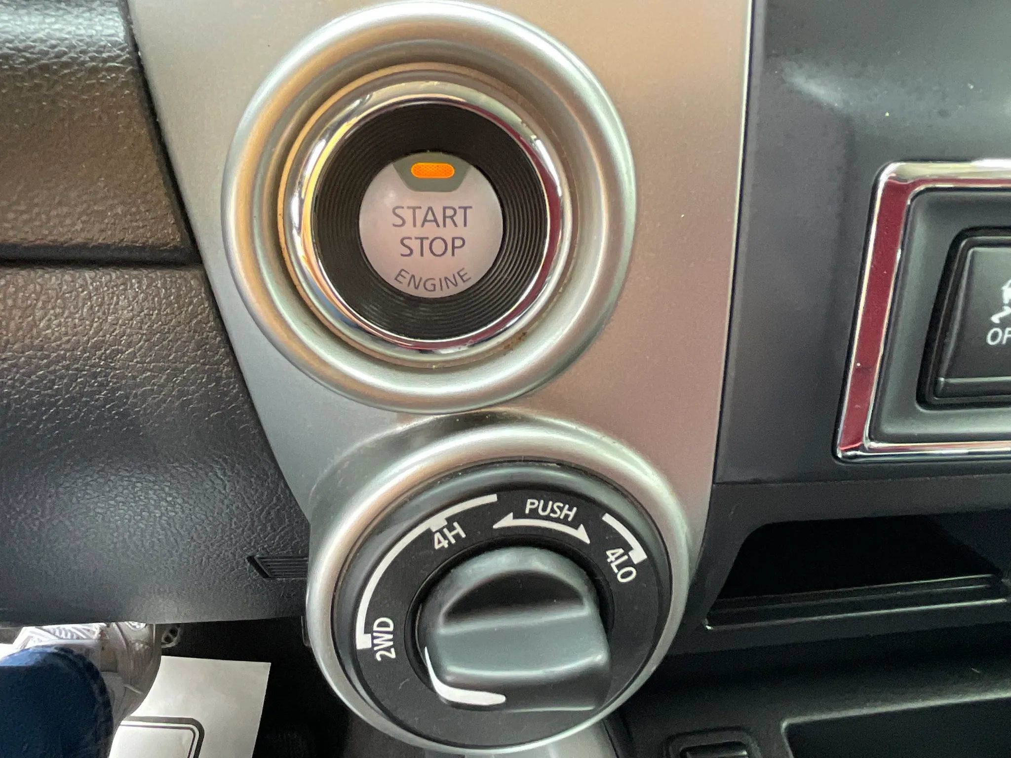 Used 2021 Nissan Titan SV w/ SV Convenience Package AWD/4WD image 25