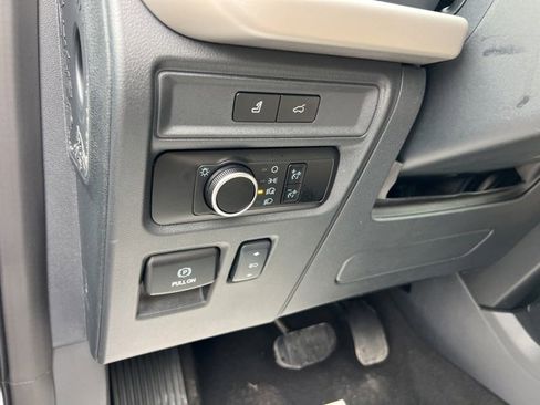 Certified 2024 Ford Expedition Max XLT image 10