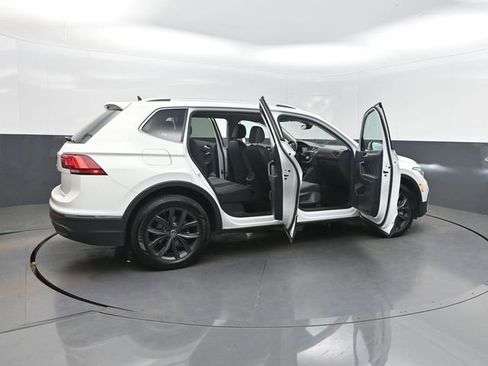 Used 2024 Volkswagen Tiguan SE FWD image 38