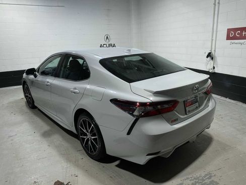 Used 2023 Toyota Camry SE w/ Convenience Package FWD image 4