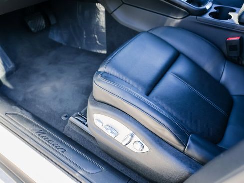 Certified 2025 Porsche Macan image 14