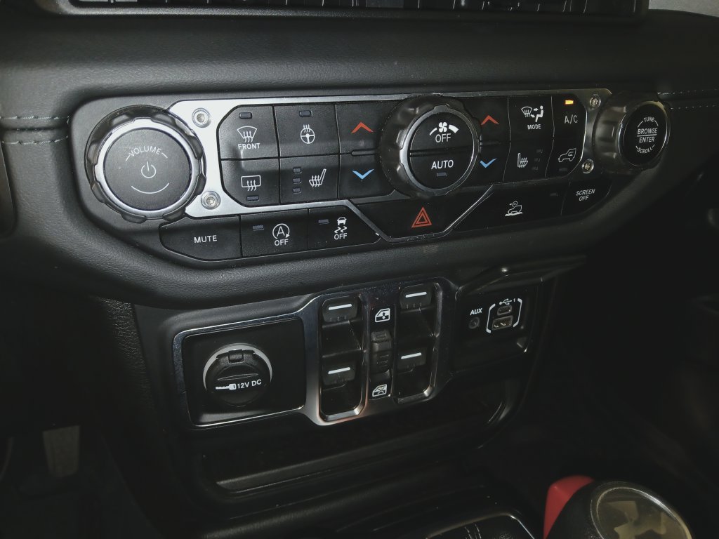 Used 2024 Jeep Wrangler Unlimited Sahara AWD/4WD image 20