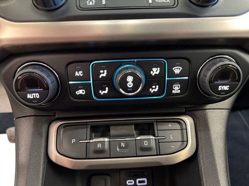 Used 2022 GMC Acadia Denali w/ Denali Ultimate Package AWD/4WD image 21