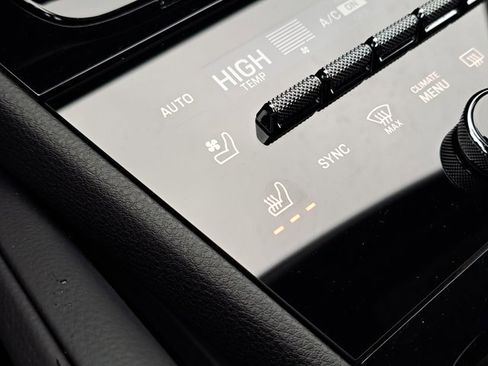 Used 2026 Porsche Cayenne Coupe image 33