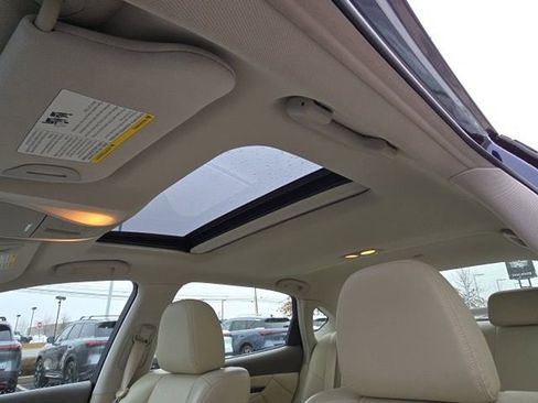 Used 2017 INFINITI Q70 L 3.7 image 15