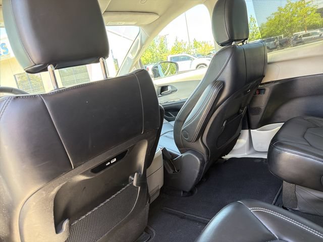 Used 2024 Chrysler Pacifica Touring-L FWD image 19