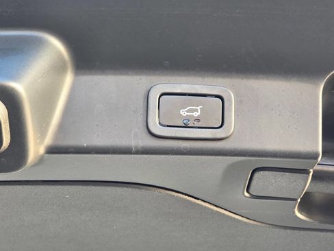 Used 2021 Jaguar F-PACE S image 47