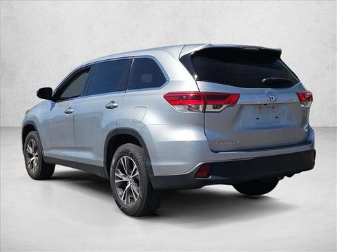 Used 2019 Toyota Highlander LE FWD image 14