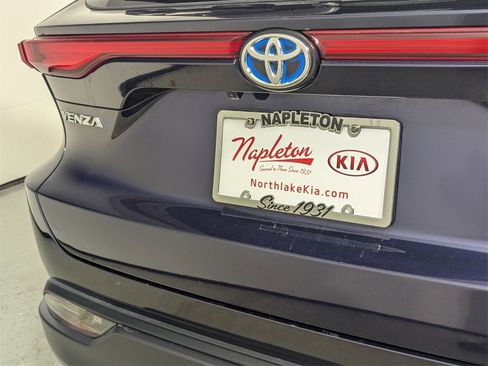 Used 2021 Toyota Venza LE image 8