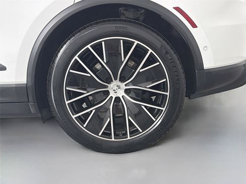 Certified 2025 Porsche Macan Electric RWD image 12
