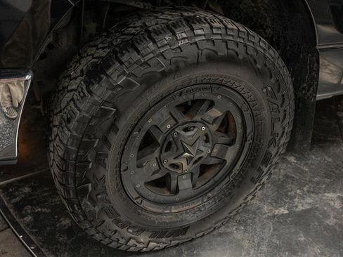 Used 2011 Ford F150 XLT w/ XLT Convenience Pkg image 3