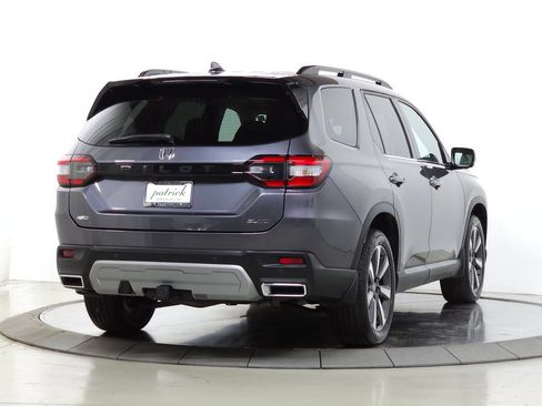 Used 2025 Honda Pilot Elite image 11