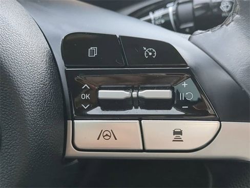 Used 2023 Hyundai Elantra Limited w/ Preferred Accessory Package image 25