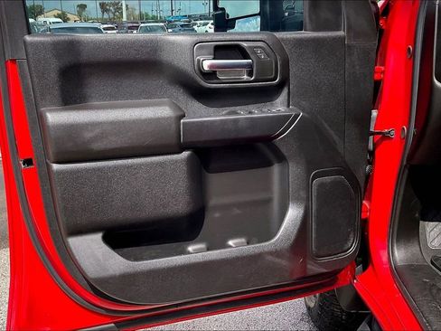 Used 2025 Chevrolet Silverado 2500 Custom w/ Custom Value Package image 17