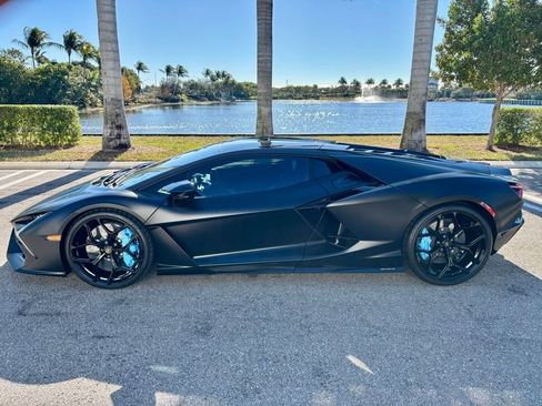 Used 2025 Lamborghini Revuelto AWD/4WD image 10