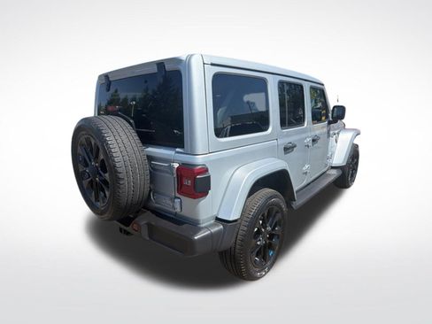 Used 2023 Jeep Wrangler Unlimited Sahara AWD/4WD image 3