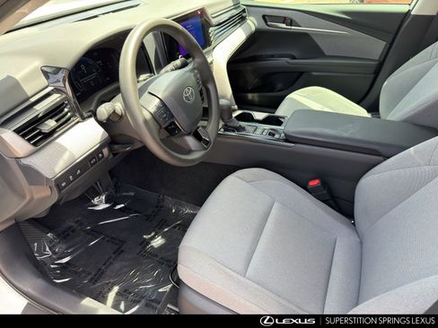 Used 2025 Toyota Camry LE FWD image 11