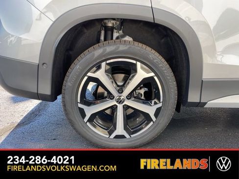 New 2025 Volkswagen Tiguan SE image 21