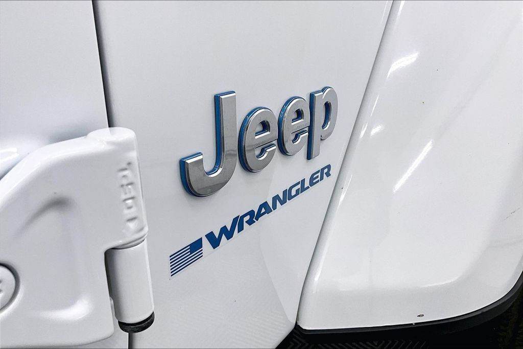 Used 2024 Jeep Wrangler Unlimited Sahara AWD/4WD image 7