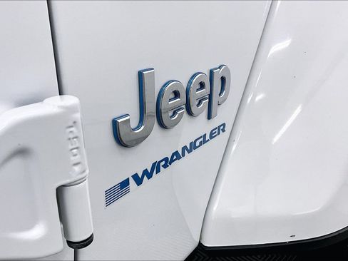 Used 2024 Jeep Wrangler Unlimited Sahara AWD/4WD image 7