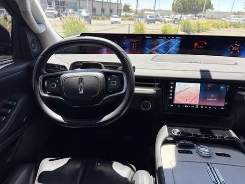 Used 2025 Lincoln Navigator Reserve AWD/4WD image 10