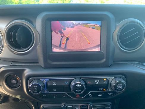 Used 2022 Jeep Wrangler Unlimited Sport AWD/4WD image 33