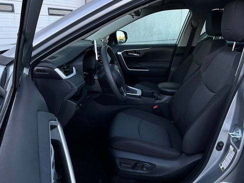 Used 2025 Toyota RAV4 XLE image 10