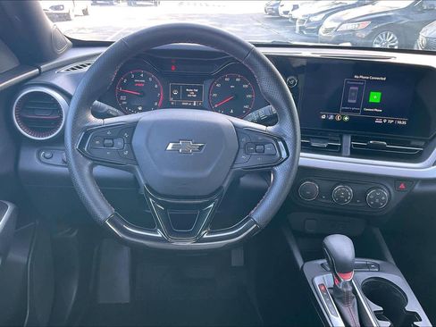 Used 2025 Chevrolet Trax RS w/ Sunroof Package image 8