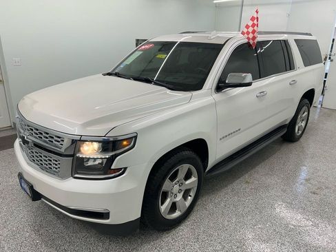 Used 2017 Chevrolet Suburban LT RWD image 6