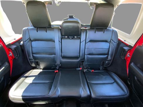 Used 2018 Jeep Wrangler Unlimited Sahara AWD/4WD image 14