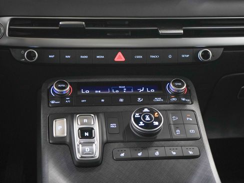 Used 2023 Hyundai Palisade Limited AWD/4WD image 21