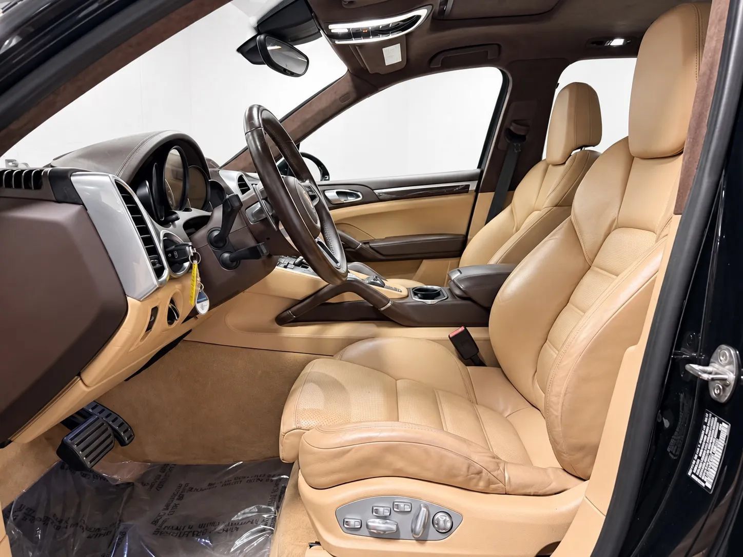 Used 2016 Porsche Cayenne Turbo AWD/4WD image 11