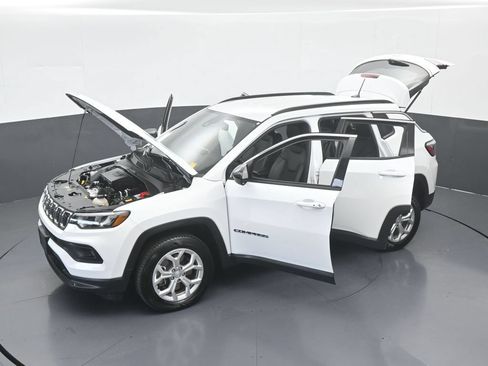 Used 2024 Jeep Compass Latitude AWD/4WD image 59