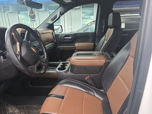 Used 2019 Chevrolet Silverado 1500 High Country w/ Technology Package AWD/4WD image 10