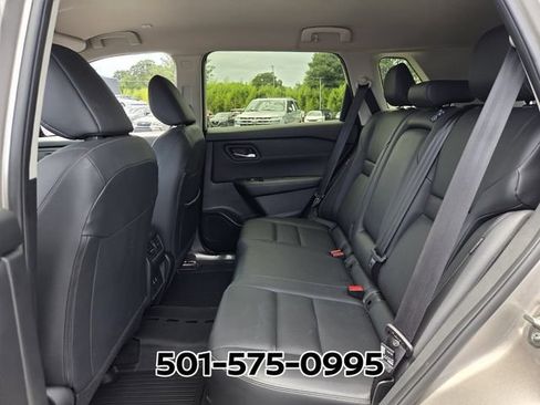 Used 2025 Nissan Rogue SL FWD image 10