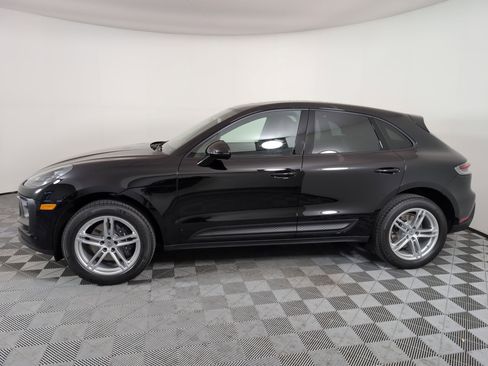 Certified 2025 Porsche Macan image 2