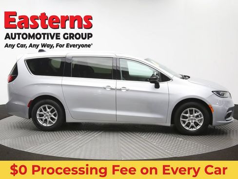 Used 2024 Chrysler Pacifica Touring-L FWD image 46