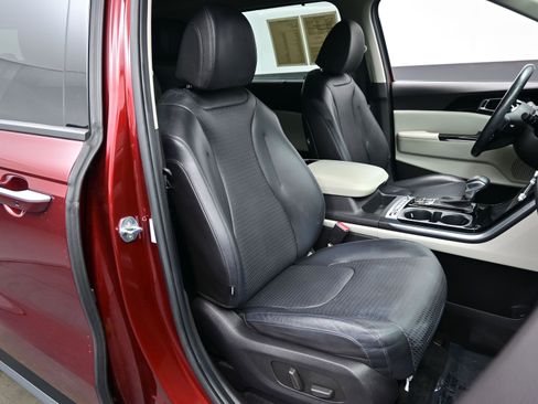 Used 2022 Kia Carnival SX Prestige image 14